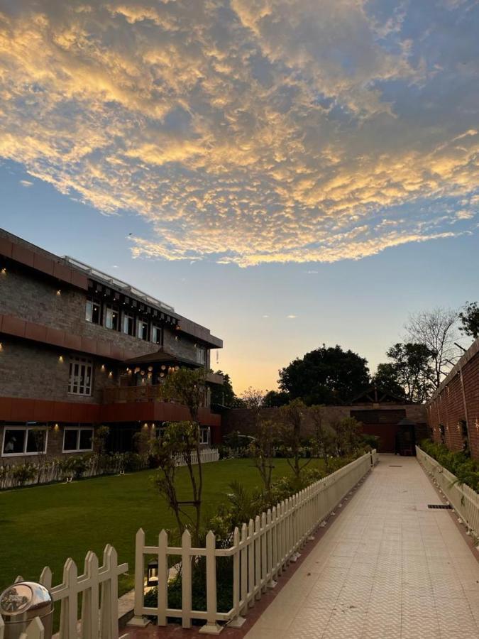 Yashmay Villa Club & Resort Gonda Eksteriør bilde