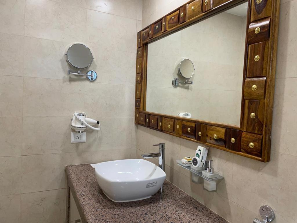 Yashmay Villa Club & Resort Gonda Eksteriør bilde